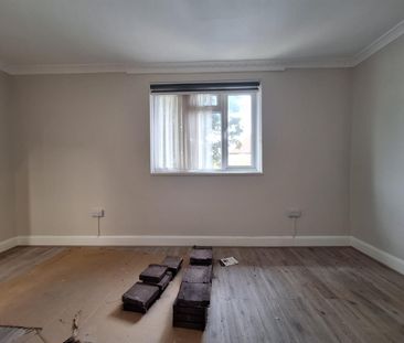 Woodstock Way, Mitcham CR4, London - Photo 2