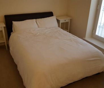 2 bedroom coach house to rent - Photo 2