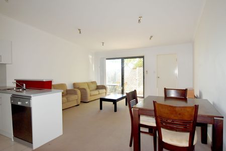 :: NEAT AND TIDY SELF CONTAINED UNIT CLOSE TO CBD - Photo 4