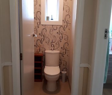 Large Family Home - Photo 6