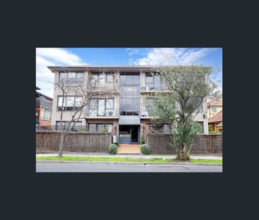 Size, sophistication & location! - Photo 5