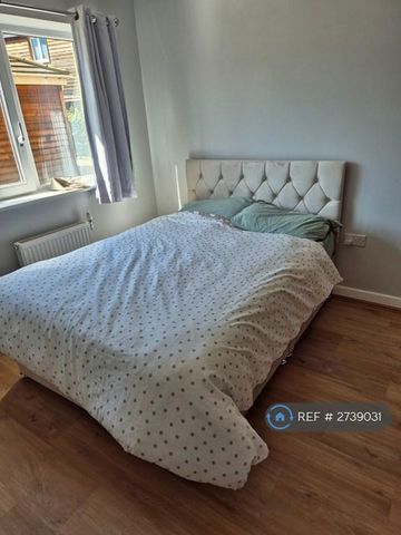 1 bedroom in a flat share to rent - Photo 2