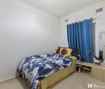 CONVENIENTLY LOCATED 2 BEDROOM UNIT! - Photo 2