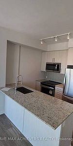 Burnhamthorpe & Confederation Excellent Layout 2Bdrm Double Balcony - Photo 3