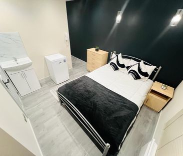 Room in a Shared Flat, Dunbar St, SE27 - Photo 1