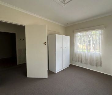 Beautifully updated and comfortable home - Photo 4