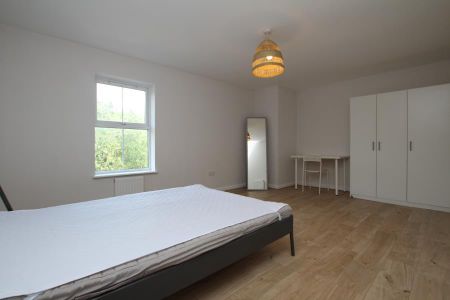 6 bedroom end of terrace house to rent - Photo 3