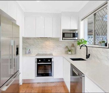 18 Sibyl Street, Southport QLD 4215 - House For Rent | Domain - Photo 5