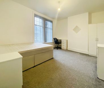 4 bedroom house to rent Montgomerie Road, Southsea, PO5 - Photo 1