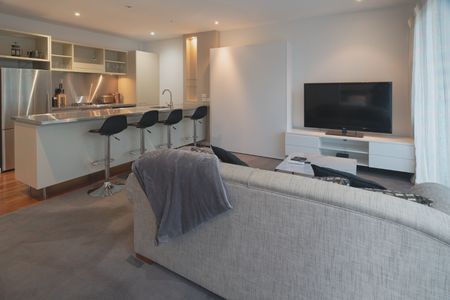 Stunning Fully Furnished Apartment in Viaduct Point - Photo 3