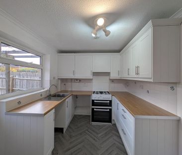 2 bedroom end of terrace house to rent - Photo 4