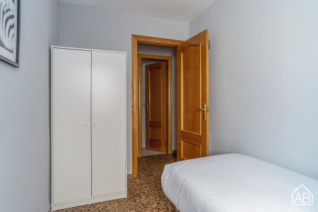 Homely 3-Bedroom Apartment in Barcelona - Photo 2