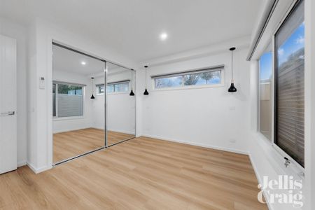 2/12 Esmale Street, Strathmore - Photo 4
