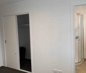 Sunny 2 bedroom apartment for rent!! - Photo 1