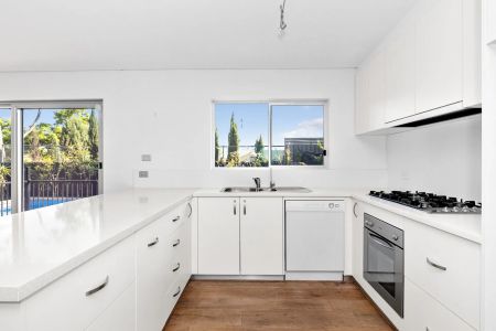 Renovated Family Home in Blue Chip Locale For Rent! - Photo 4