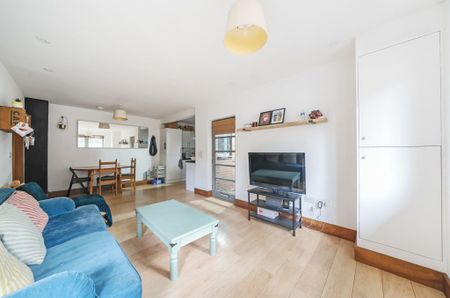 2 Bedroom Flat / Apartment - Highcliffe Road, Winchester - Photo 4