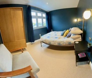 4 bedroom semi-detached house to rent - Photo 2