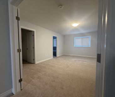 For Lease - 32 Zoe Lane, Hamilton, Ontario - Photo 2