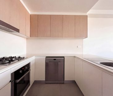 Modern Elegance with Seamless Indoor-Outdoor Living - Photo 3