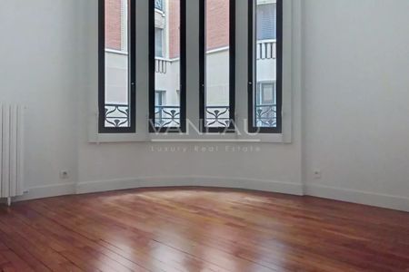Paris VIII - Appartement en 1er étage avec deux chambres - rue Clément Marot - Photo 3
