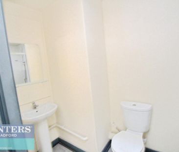 1 bedroom Flat To Let - Photo 5