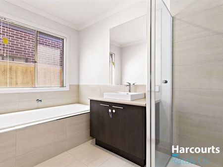 Spacious 4 Bedroom Home in Wollert - Photo 2