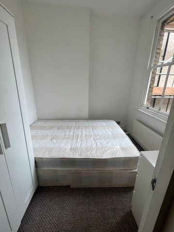 3 Bed Flat, Heyford Terrace, SW8 - Photo 4