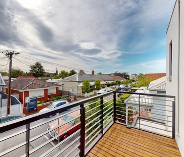 Stunning Fully Renovated 3-Bedroom Townhouse in the Heart of Richmond - Photo 3