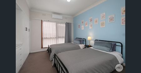 3-BEDROOM HOME WITH ADDITIONAL SELF-CONTAINED UNIT! - Photo 5