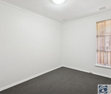 FANTASTIC DUPLEX WALKING DISTANCE TO KARRINYUP SHOPPING CENTRE - Photo 5