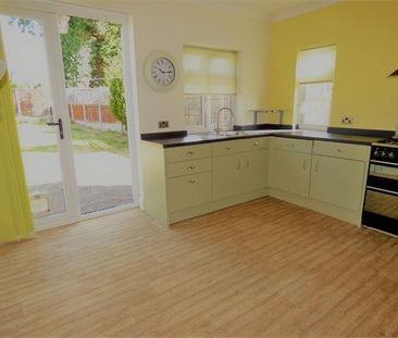 2 bedroom semi-detached bungalow to rent - Photo 5