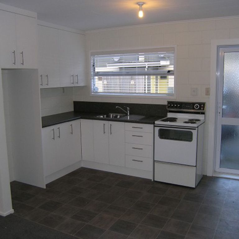 Tidy 2 bedroom unit - Photo 1