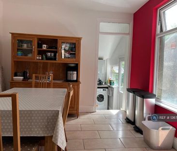 1 bedroom in a house share to rent - Photo 2