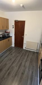 5 bedroom flat to rent - Photo 3