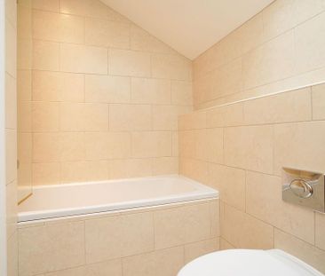 1 bedroom mews to rent - Photo 2