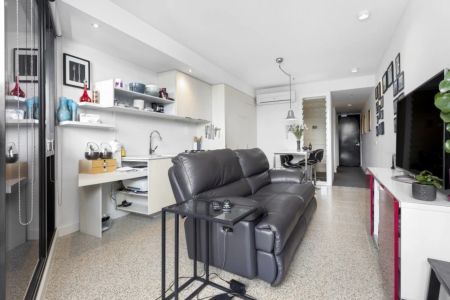 Stylish South Yarra Apartment in a Premium Lifestyle Precinct! - Photo 2