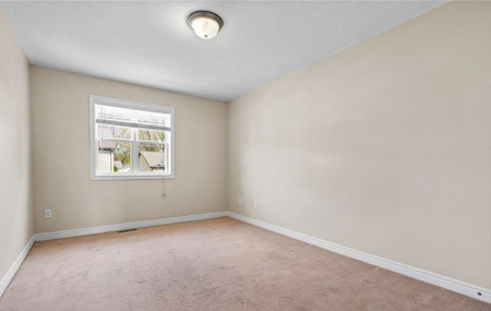 For Lease - 8 CHICORY Crescent, St. Catharines, Ontario - Photo 4