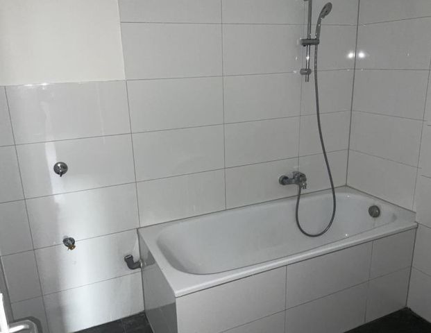 Große 3-Zimmer-Wohnung in Duisburg Mittelmeiderich - Foto 1