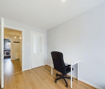2 bedroom ground floor flat to rent - Photo 6