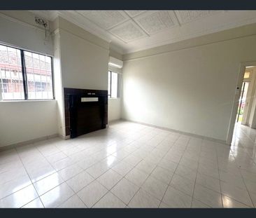 CONVENIENTLY LOCATED HOME - Photo 2