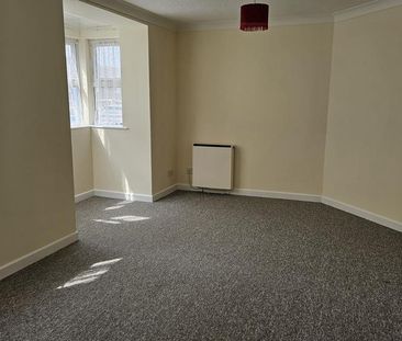 2 bedroom ground floor flat to rent - Photo 2