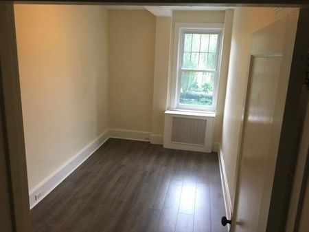 202-67 Sydenham St. - 2 bed, 1 bath - Photo 3