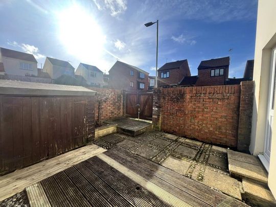 2 bedroom end of terrace house to rent - Photo 1