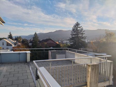 Schöne, helle 5.5-Zimmer-Attikawohnung an zentraler Lage - Photo 5