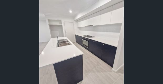 Brand New Executive Residence - discounted rent until landscaping is complete - Photo 1