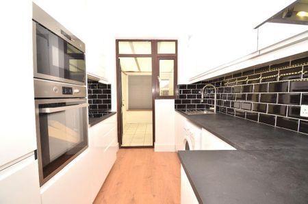 2 bedroom bungalow to rent - Photo 3