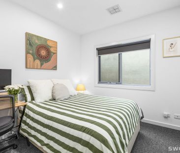 Light filled three bedroom residence with quality fixtures and fitt... - Photo 6