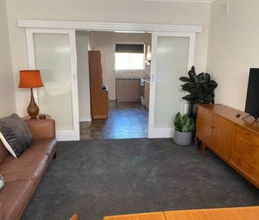 Furnished Mid Century Modern 2BDR Unit St Marys Ground Floor Small ... - Photo 2