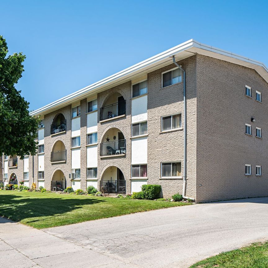 One Bedroom Apartment - Photo 1
