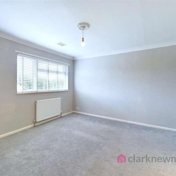 Chapel Fields, Harlow, CM17 - Photo 1